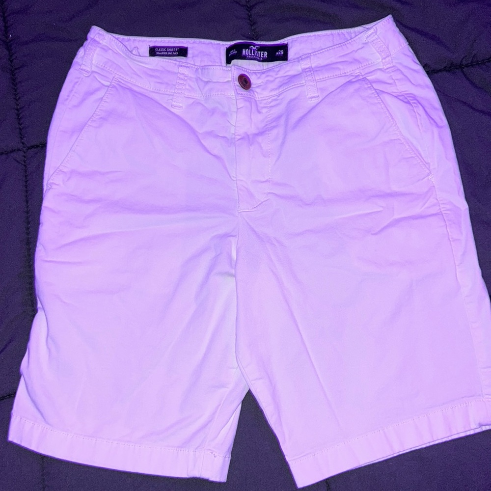Hollister- White shorts